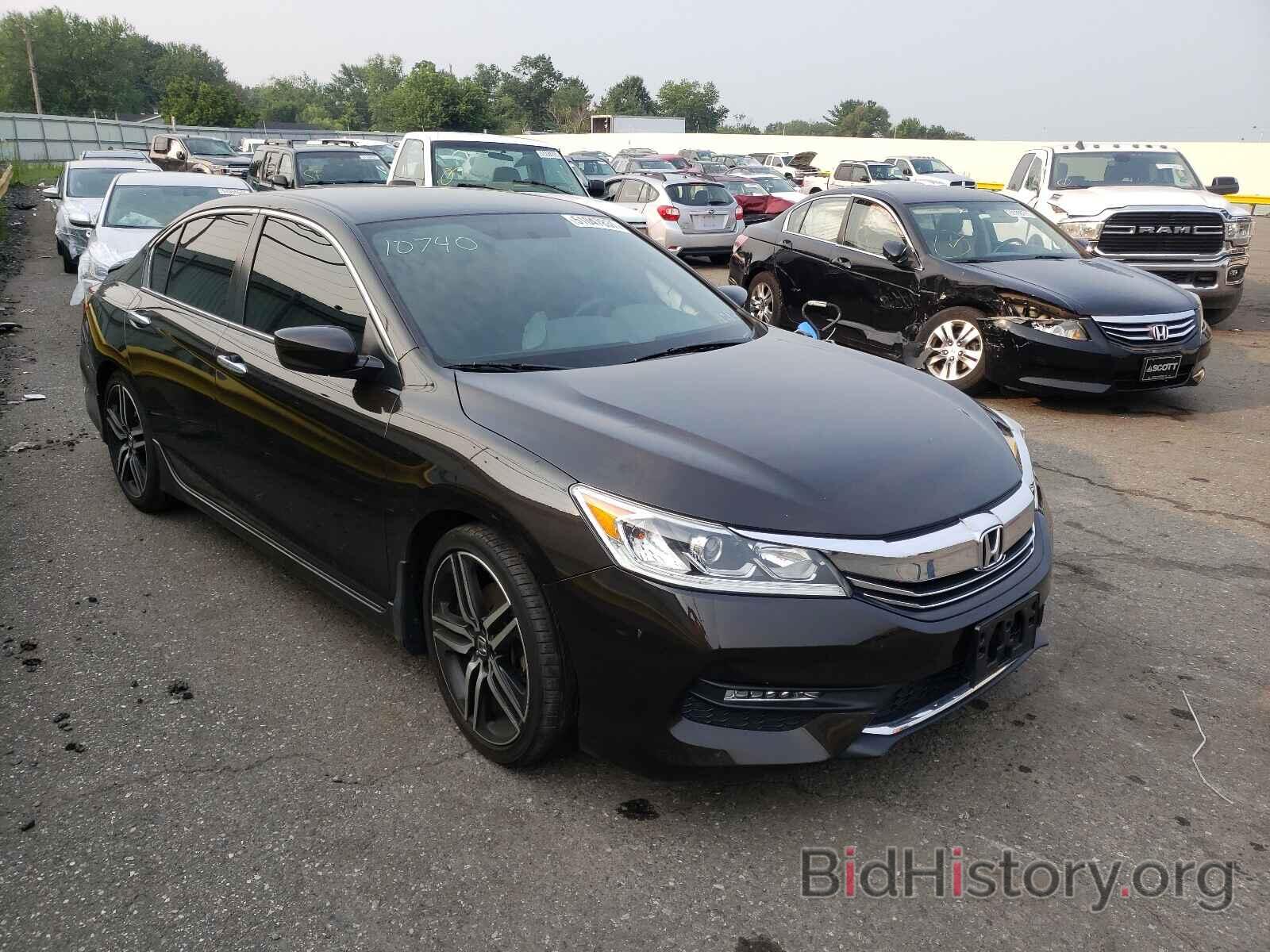 Photo 1HGCR2F57HA136621 - HONDA ACCORD 2017