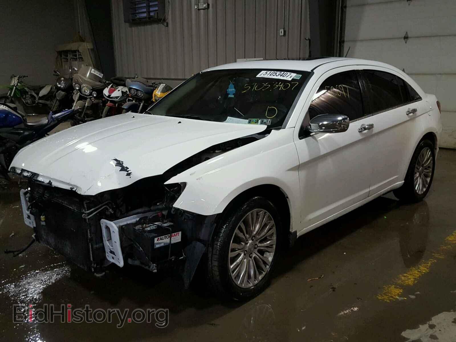 2013 CHRYSLER 200 - VIN: 1C3CCBCG9DN744010 - Фото 2