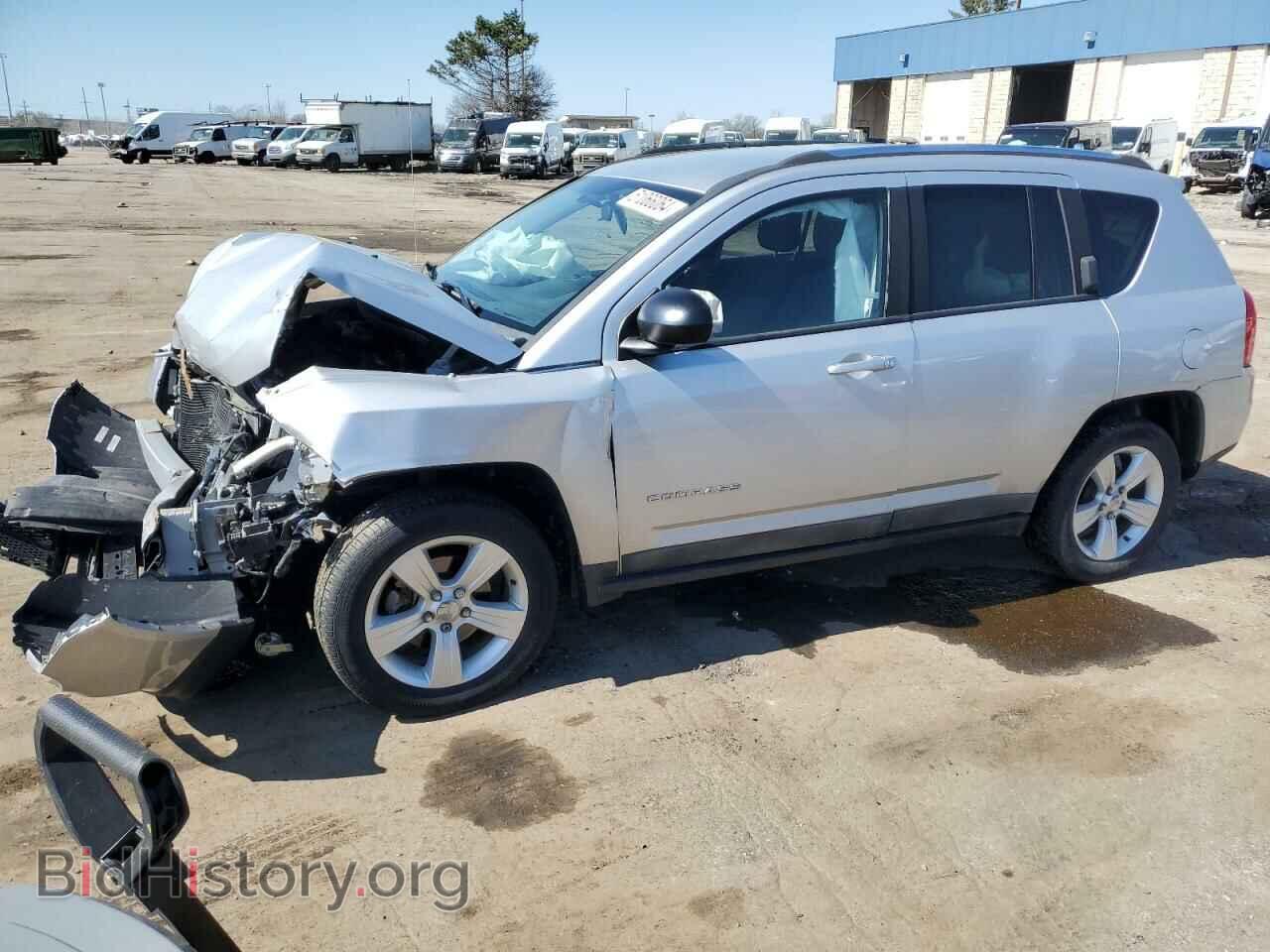 Photo 1J4NT1FB1BD137742 - JEEP COMPASS 2011
