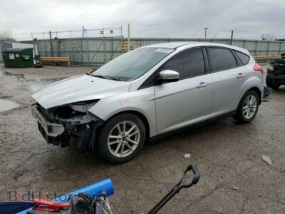 2015 Ford FOCUS SE, серебристый — VIN 1FADP3K20FL222905, Copart