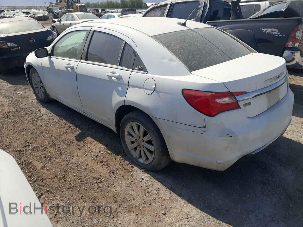 2013 CHRYSLER 200 - VIN: 1C3CCBBG2DN556320 - Фото 2