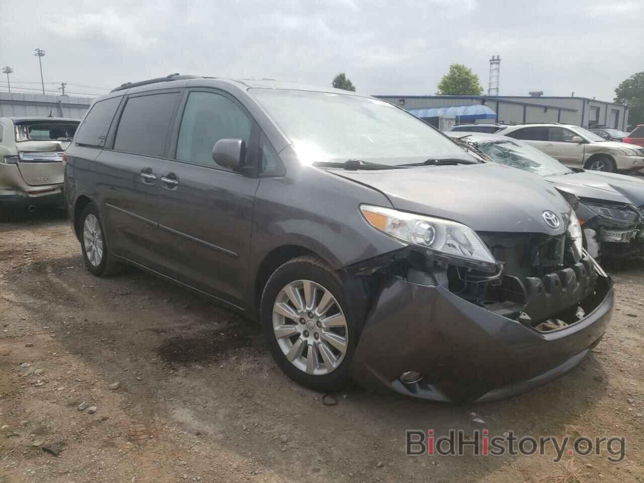 Photo 5TDDK3DC5BS008435 - TOYOTA SIENNA 2011