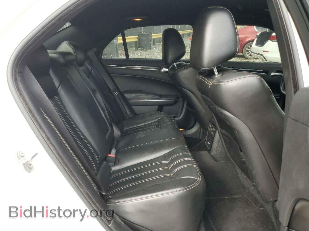 2019 CHRYSLER 300 - VIN: 2C3CCABG8KH609442 - Фото 10