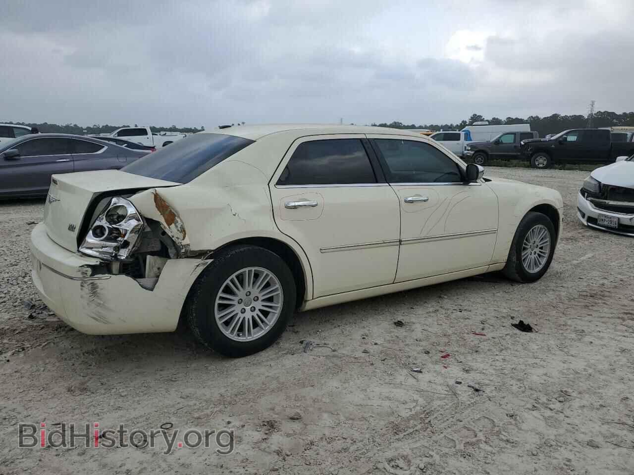 2010 CHRYSLER 300 - VIN: 2C3CA5CV4AH266041 - Фото 3