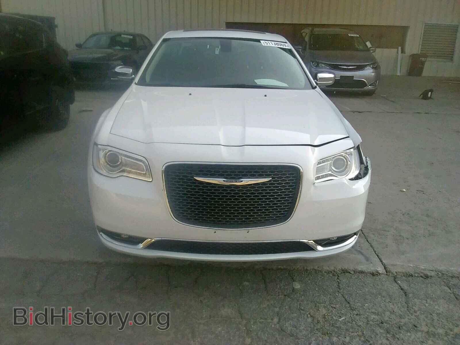 2019 CHRYSLER 300 - VIN: 2C3CCAKG1KH631556 - Фото 9