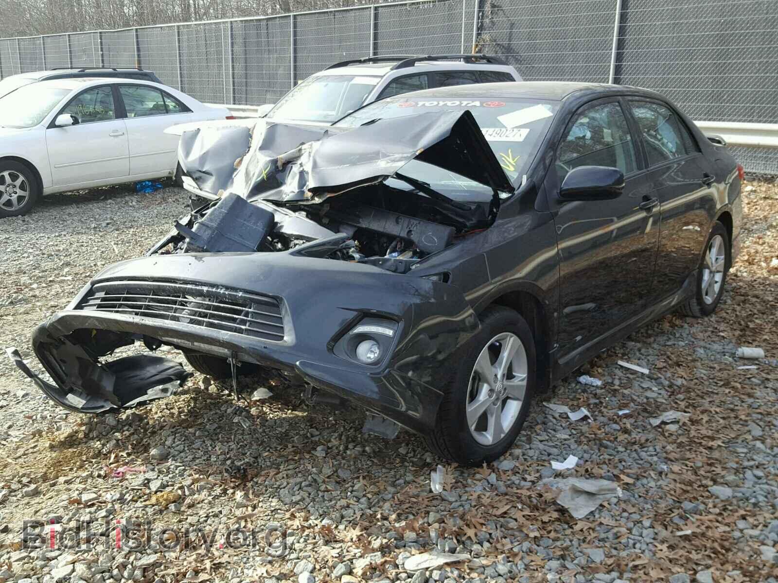 2013 TOYOTA COROLLA BA - VIN: 2T1BU4EE3DC943245 - Фото 2