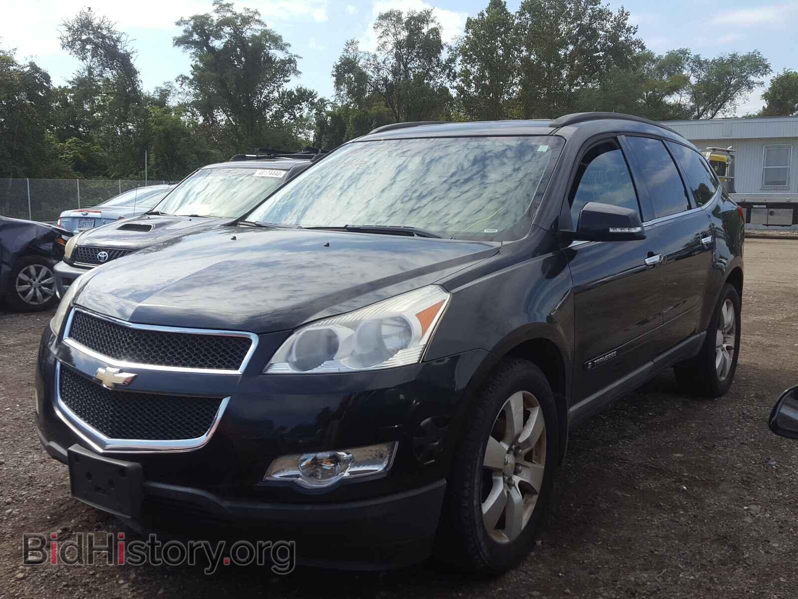 2009 CHEVROLET TRAVERSE - VIN: 1GNER23D09S121772 - Фото 2