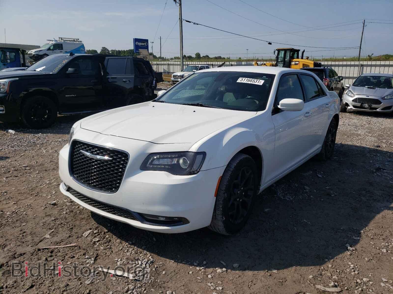 2019 CHRYSLER 300 - VIN: 2C3CCAGG9KH632107 - Фото 2