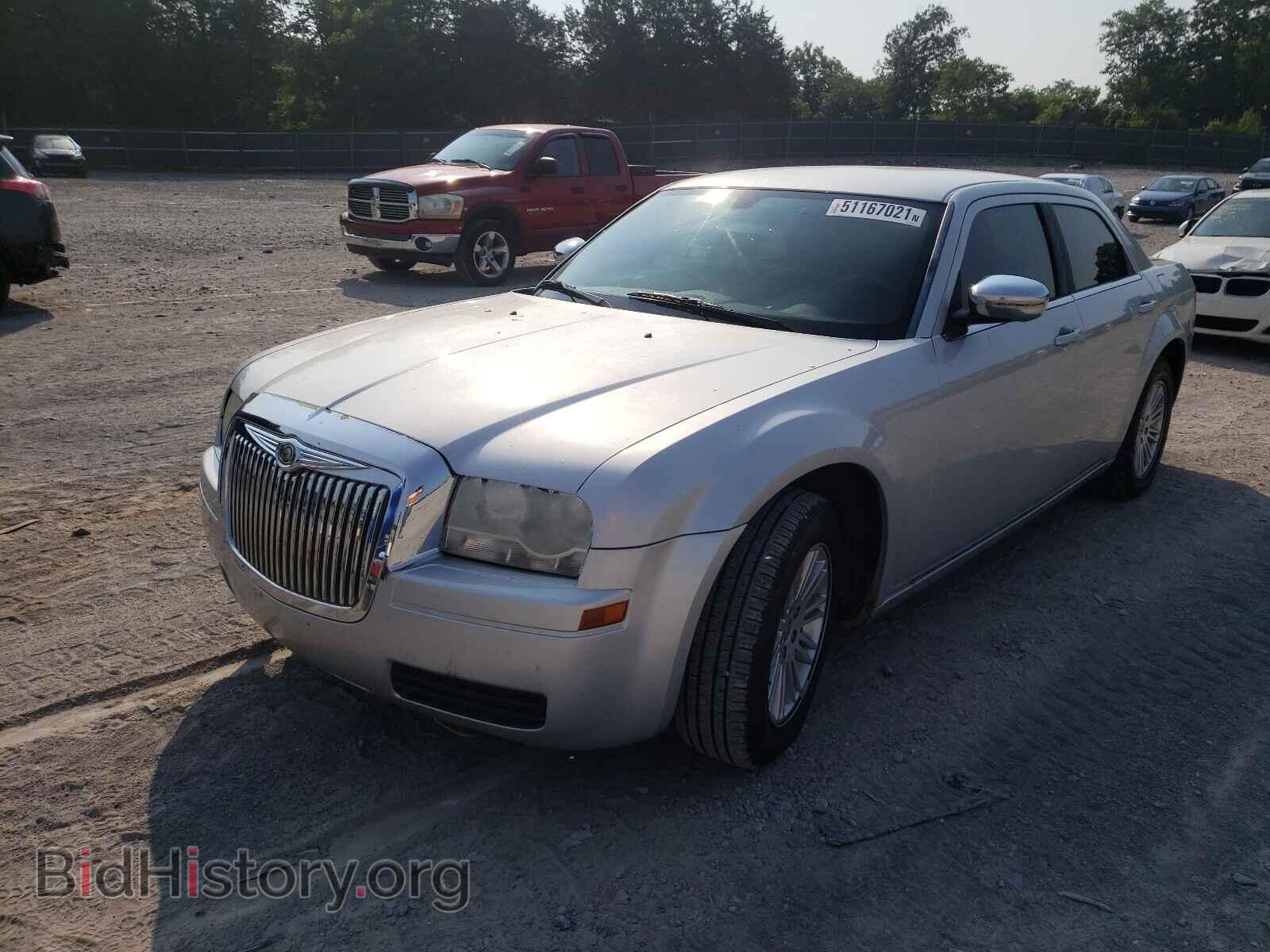 2009 CHRYSLER 300 - VIN: 2C3KA43D79H551924 - Фото 2
