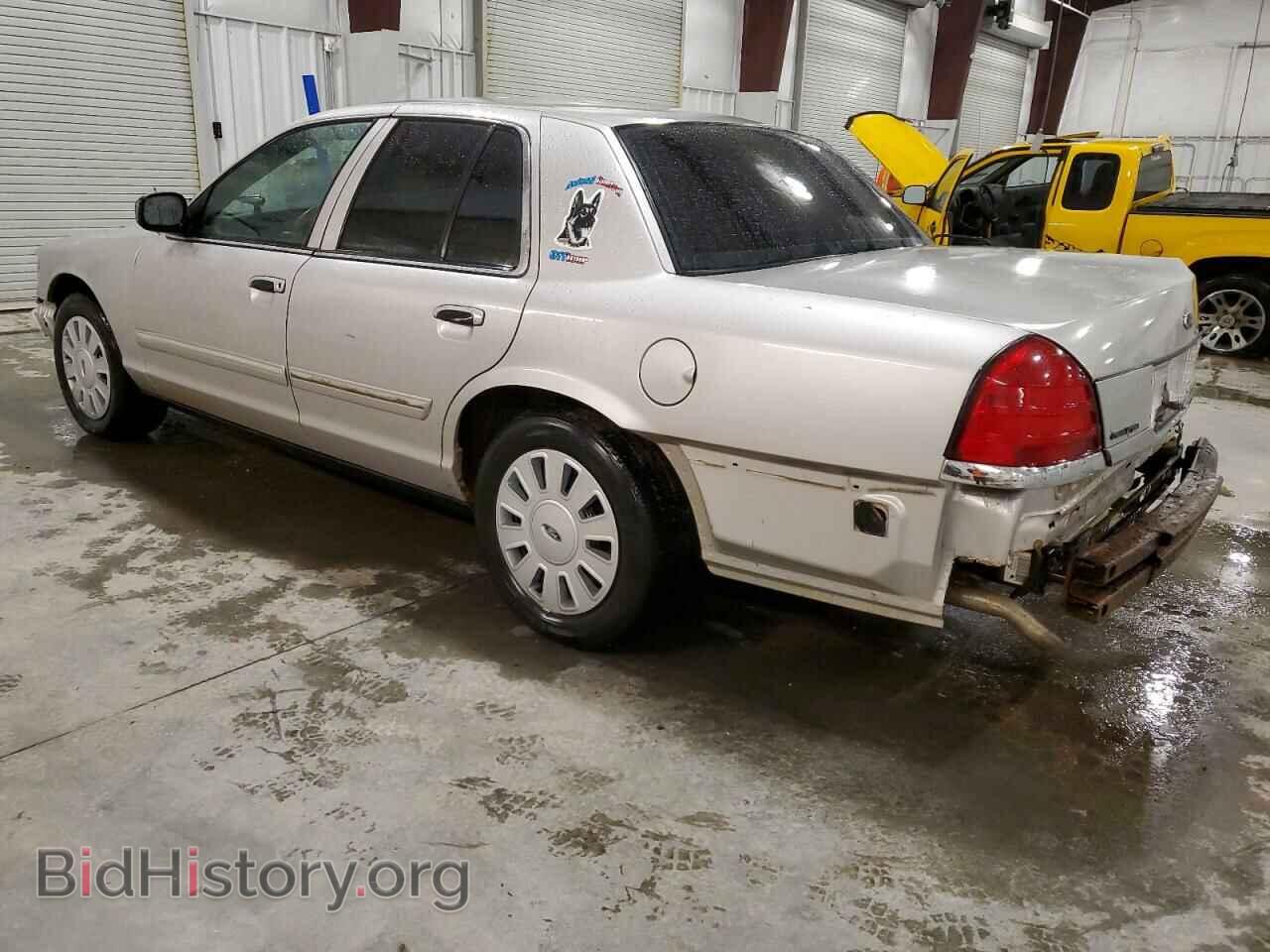 2011 FORD CROWN VIC - VIN: 2FABP7BV0BX123054 - Фото 2