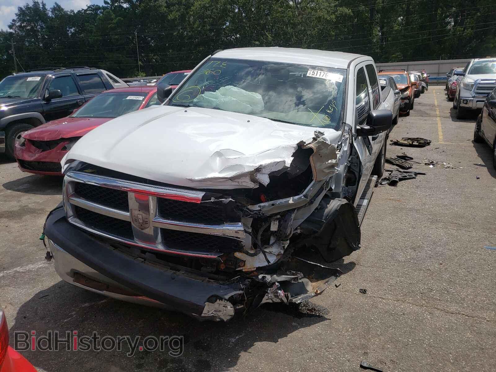 2011 DODGE RAM 1500 - VIN: 1D7RB1CT0BS657195 - Фото 2