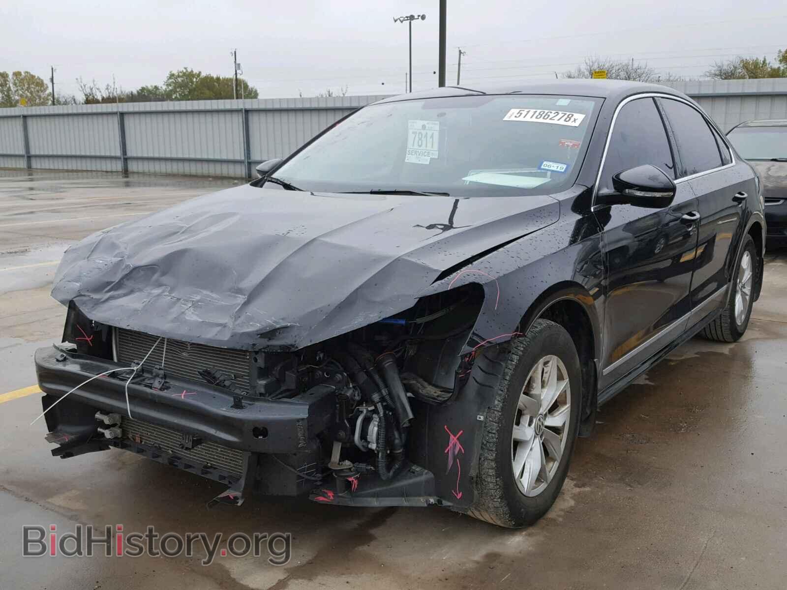 2017 VOLKSWAGEN PASSAT - VIN: 1VWAT7A34HC081136 - Фото 2