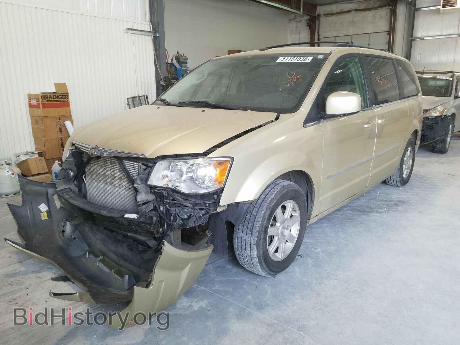 2010 CHRYSLER MINIVAN - VIN: 2A4RR8DX5AR436198 - Фото 2