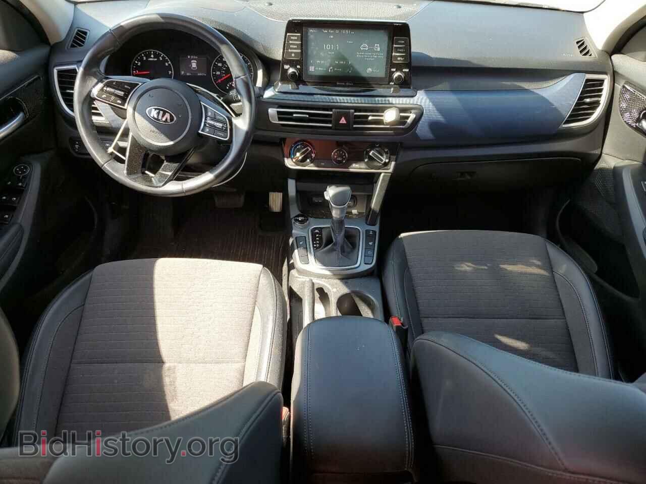 2021 KIA SELTOS - VIN: KNDEUCAA7M7200664 - Фото 8