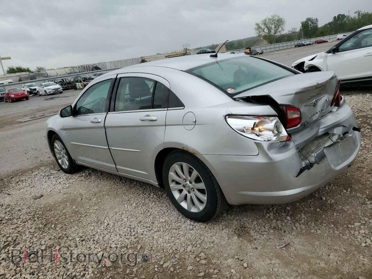 2010 CHRYSLER SEBRING - VIN: 1C3CC5FB7AN140873 - Фото 2