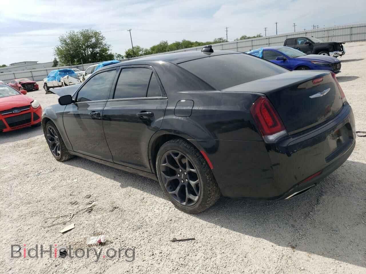 2019 CHRYSLER 300 - VIN: 2C3CCABG4KH618154 - Фото 2