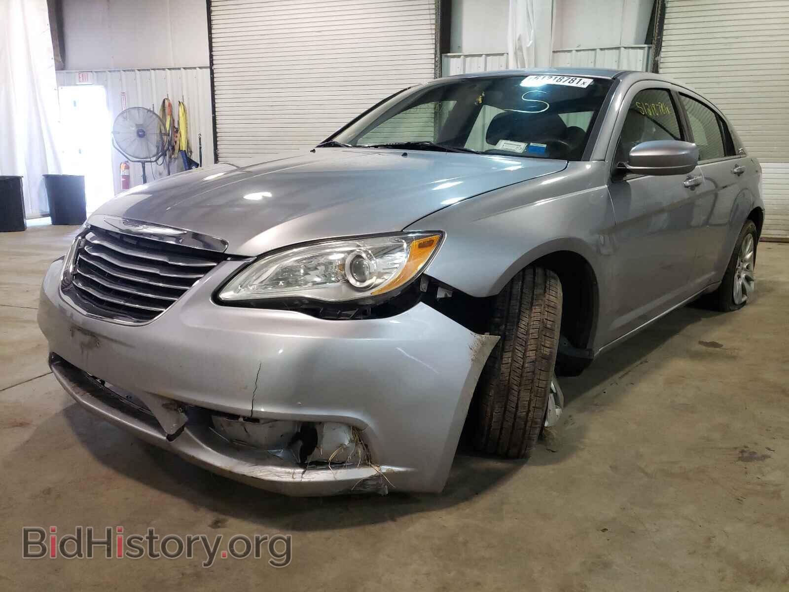 2013 CHRYSLER 200 - VIN: 1C3CCBAB2DN686586 - Фото 2