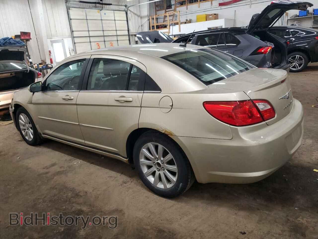 2010 CHRYSLER SEBRING - VIN: 1C3CC5FD1AN190847 - Photo 2