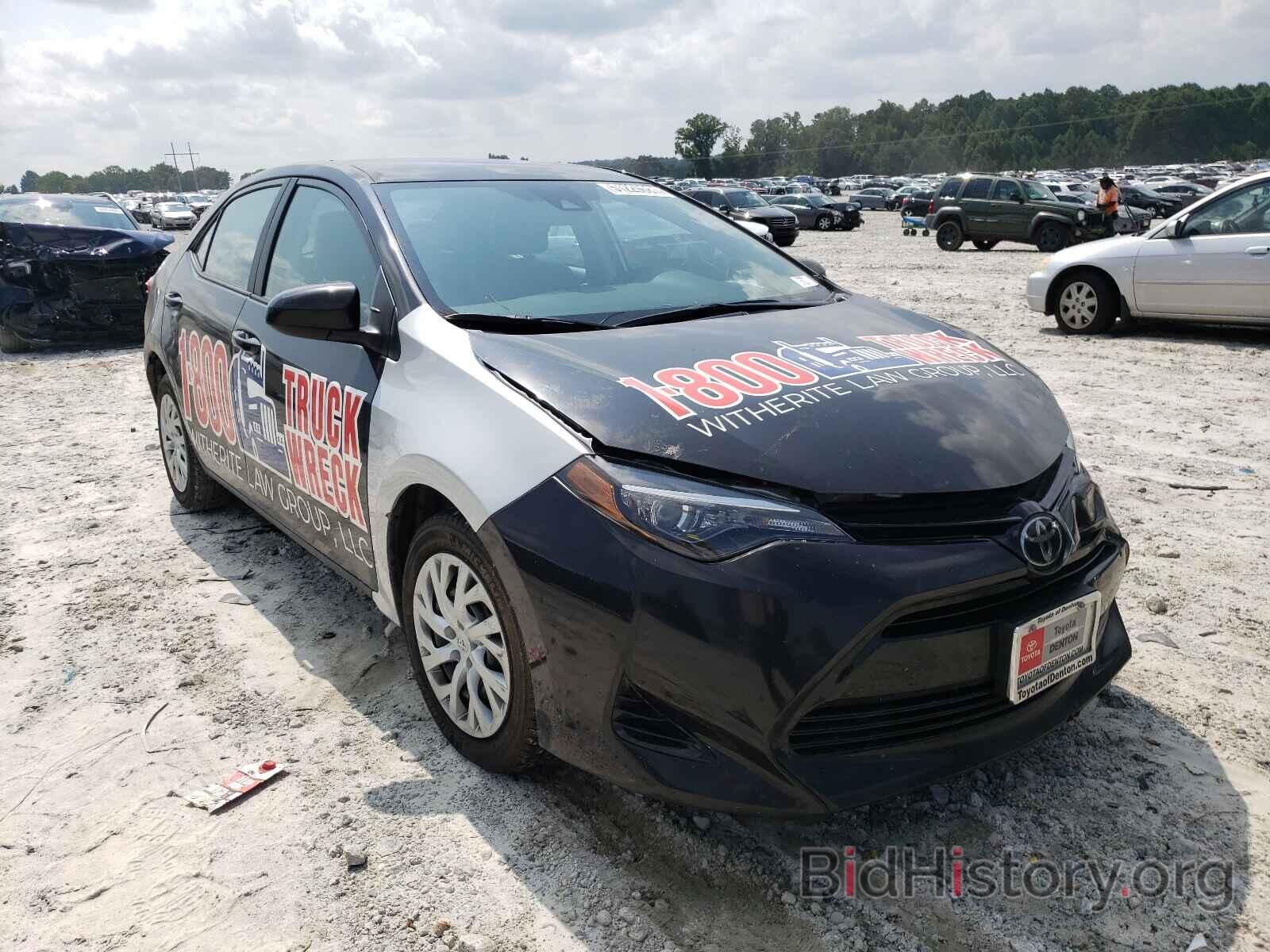 Photo 5YFBURHE8JP853867 - TOYOTA COROLLA 2018