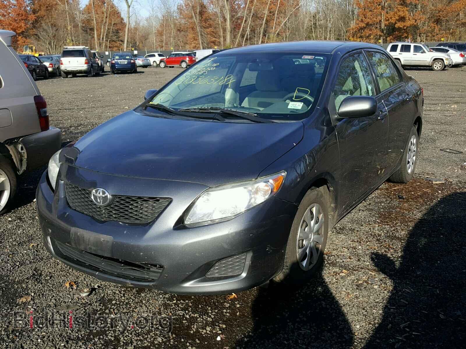 2010 TOYOTA COROLLA BA - VIN: 2T1BU4EE2AC267320 - Фото 2