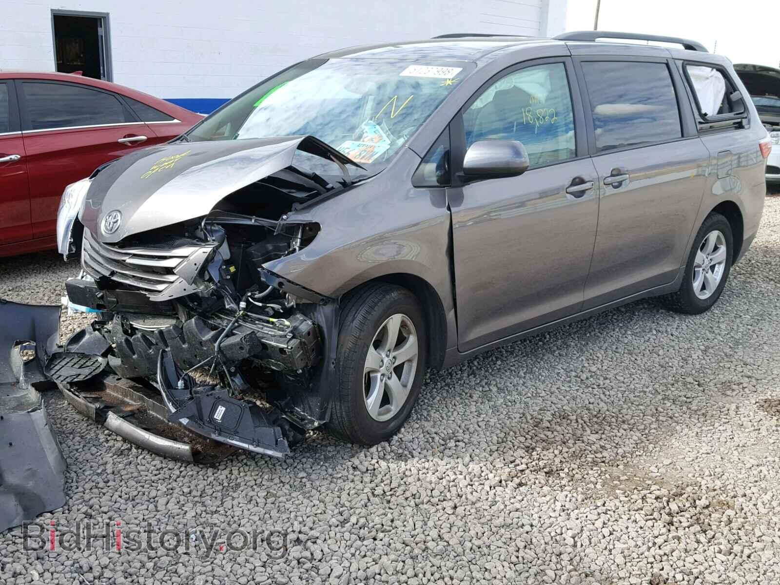 2017 TOYOTA SIENNA LE - VIN: 5TDKZ3DC8HS843473 - Фото 2