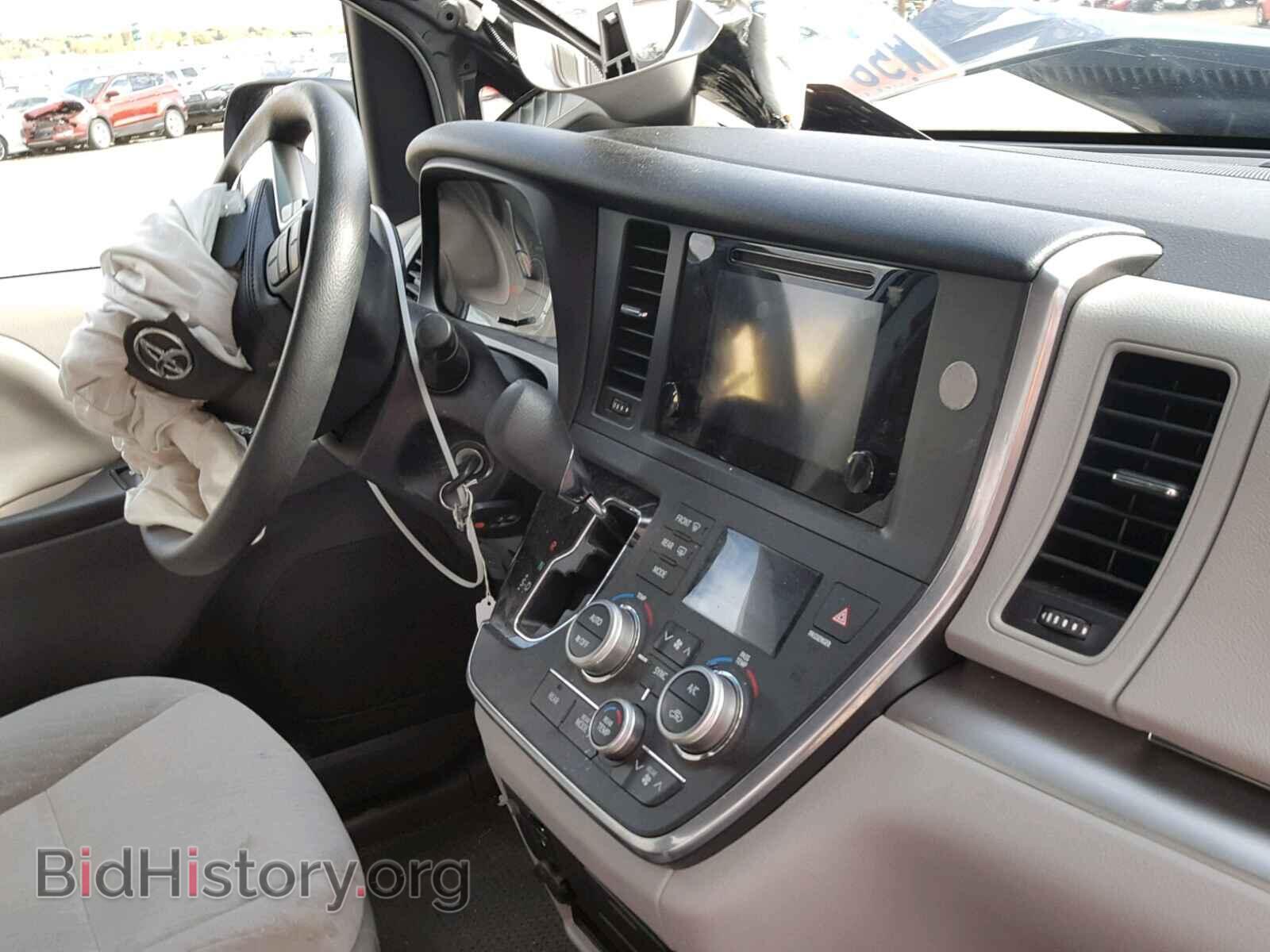 2017 TOYOTA SIENNA LE - VIN: 5TDKZ3DC8HS843473 - Фото 9