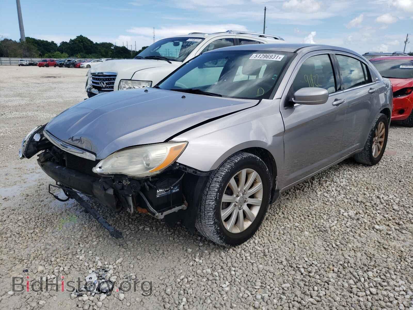 2014 CHRYSLER 200 - VIN: 1C3CCBABXEN213732 - Фото 2