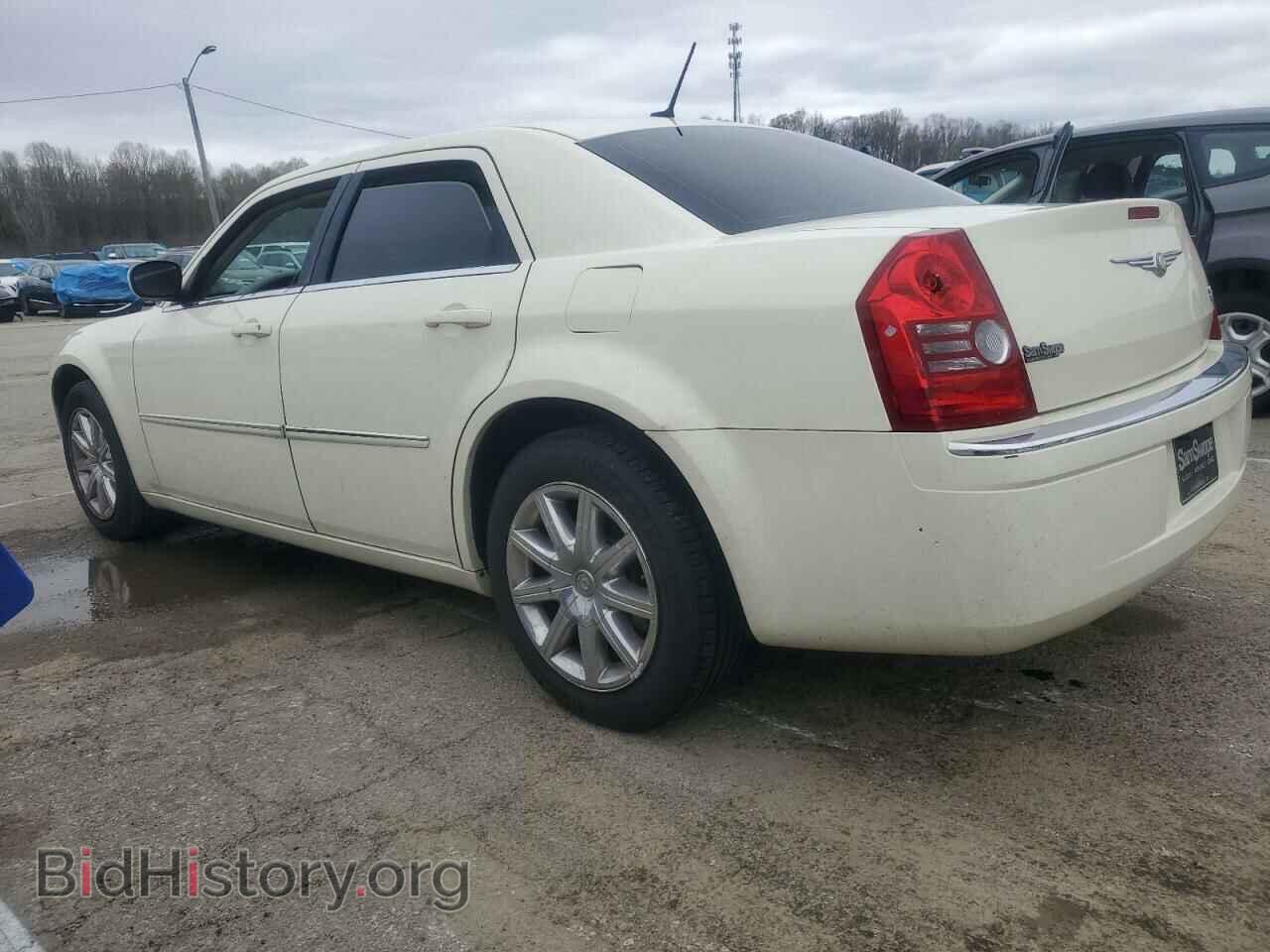 2008 CHRYSLER 300 - VIN: 2C3KA33G68H209254 - Фото 2