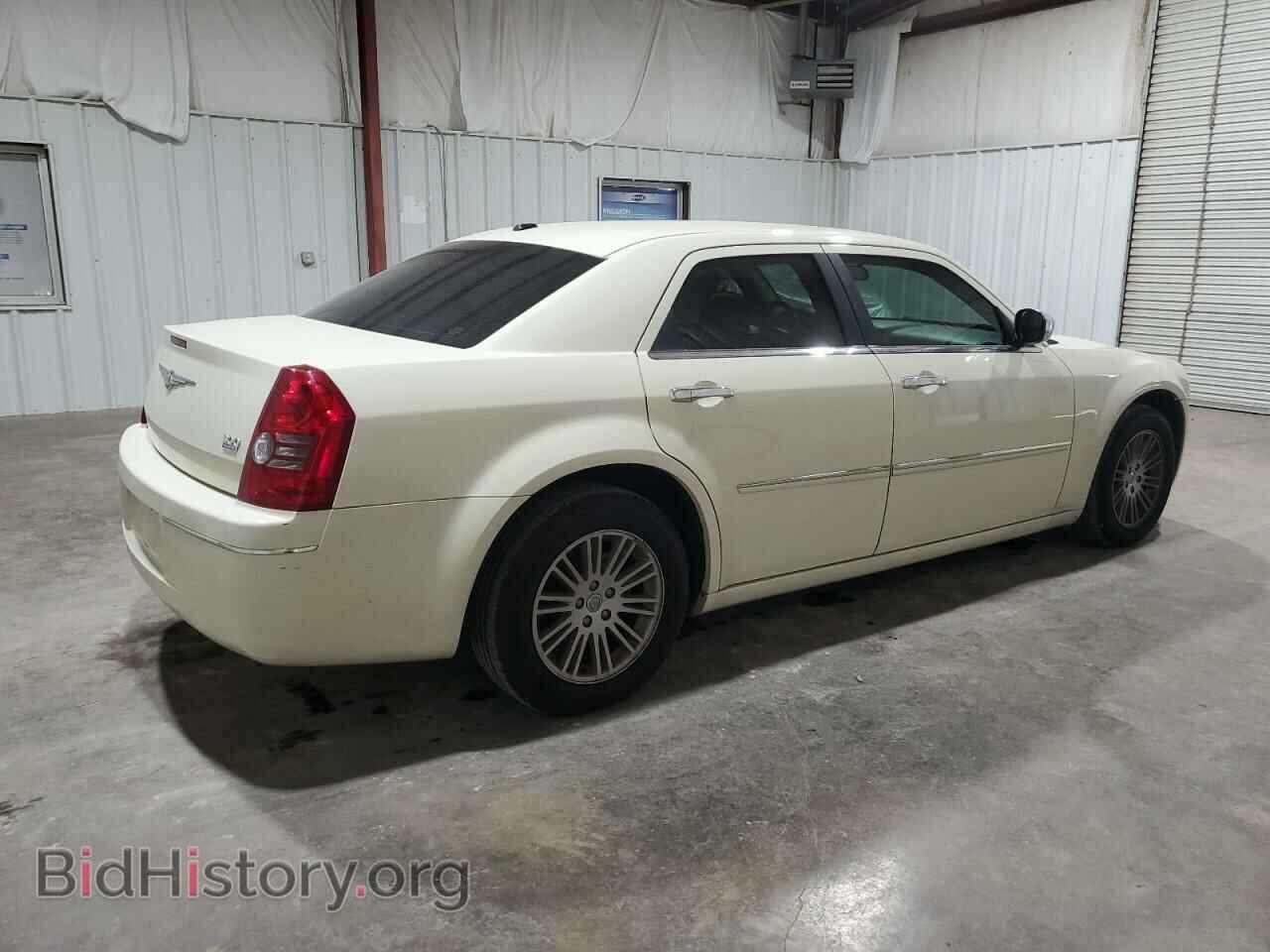 2010 CHRYSLER 300 - VIN: 2C3CA4CD7AH330588 - Photo 3
