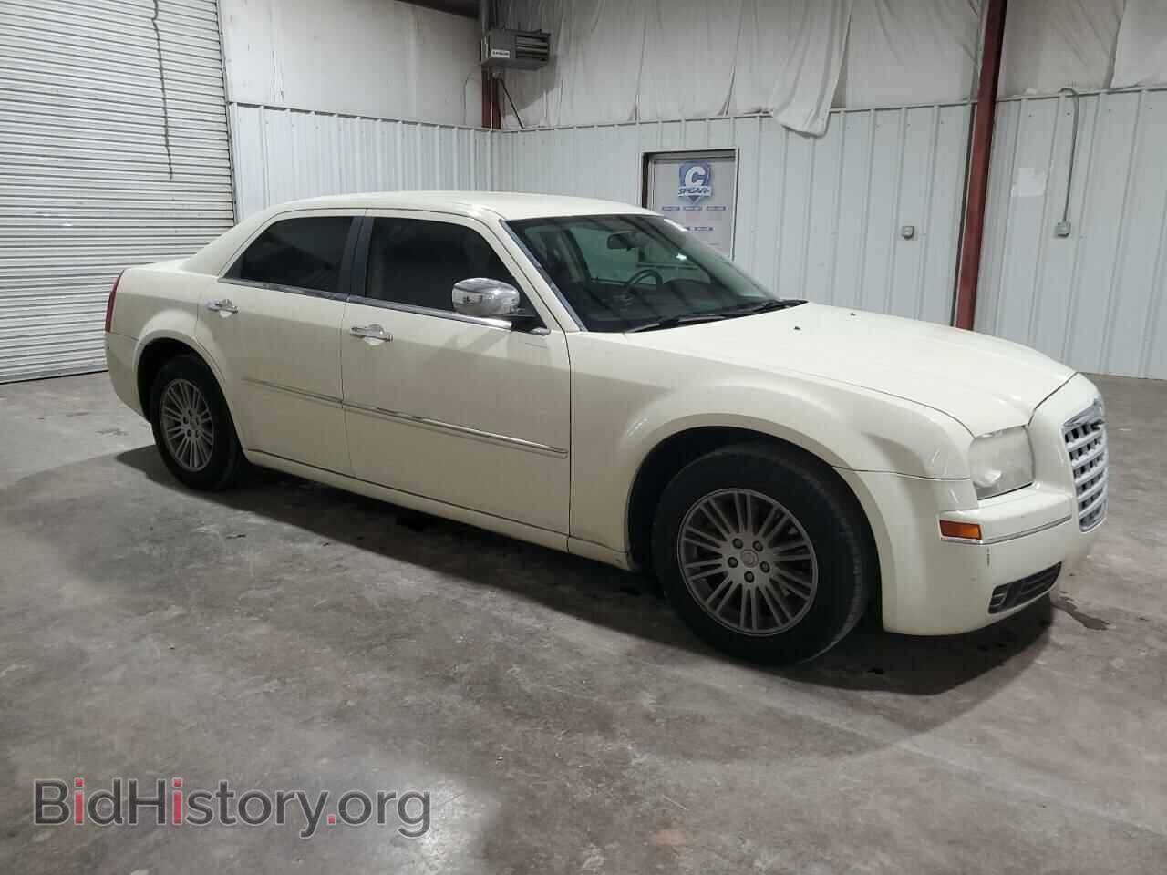 2010 CHRYSLER 300 - VIN: 2C3CA4CD7AH330588 - Photo 4