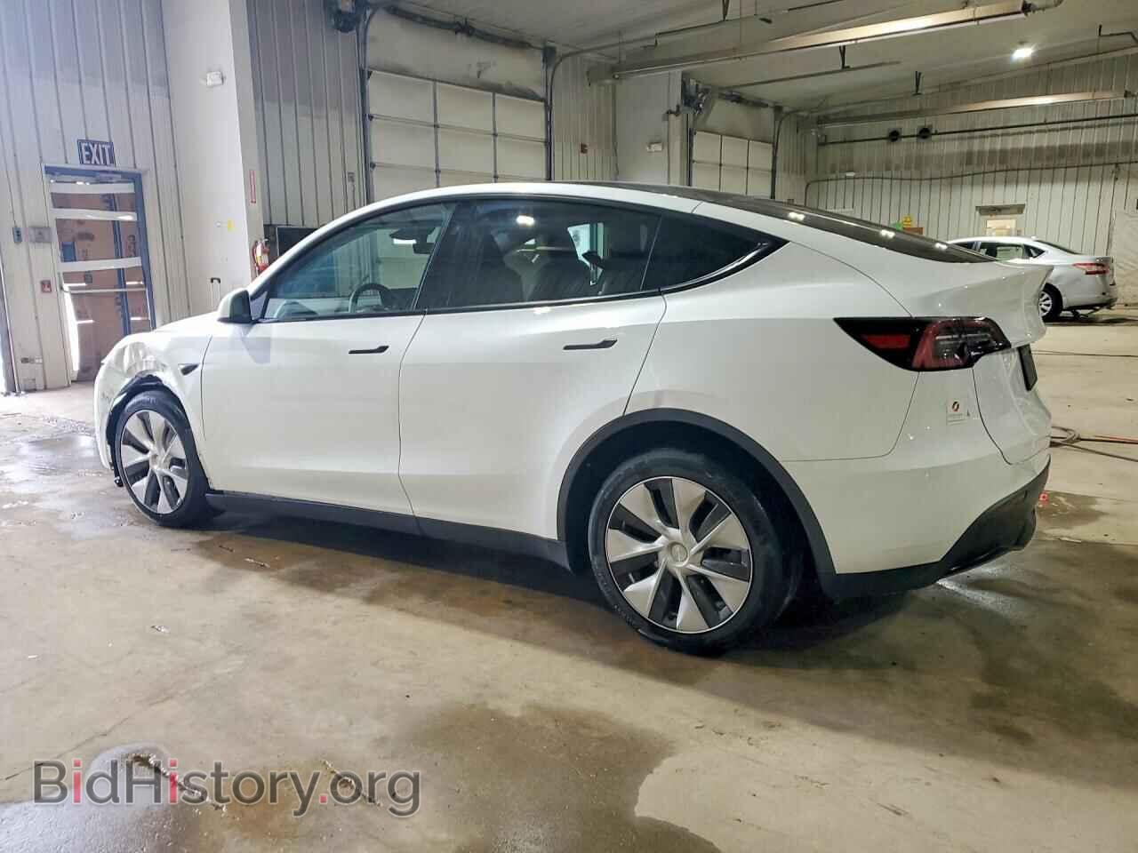 2023 TESLA MODEL Y - VIN: 7SAYGDEEXPF890340 - Фото 2