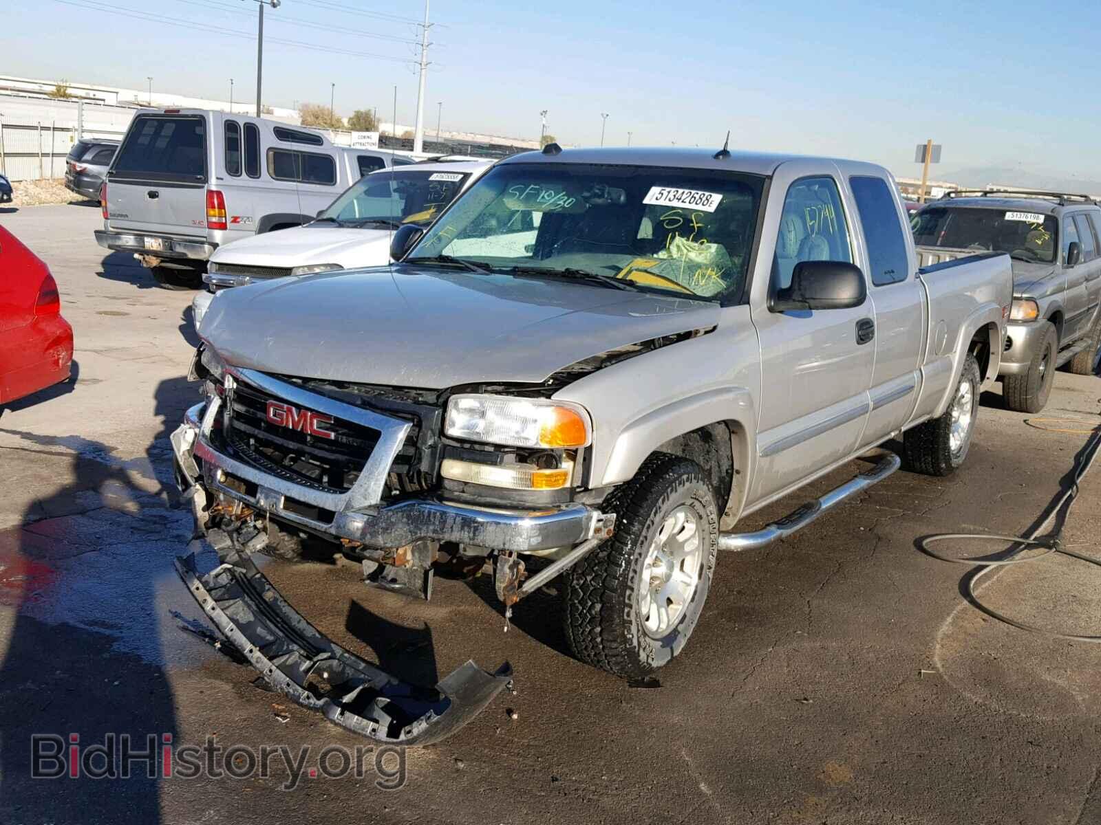 2005 GMC NEW SIERRA - VIN: 2GTEK19B151348024 - Фото 2