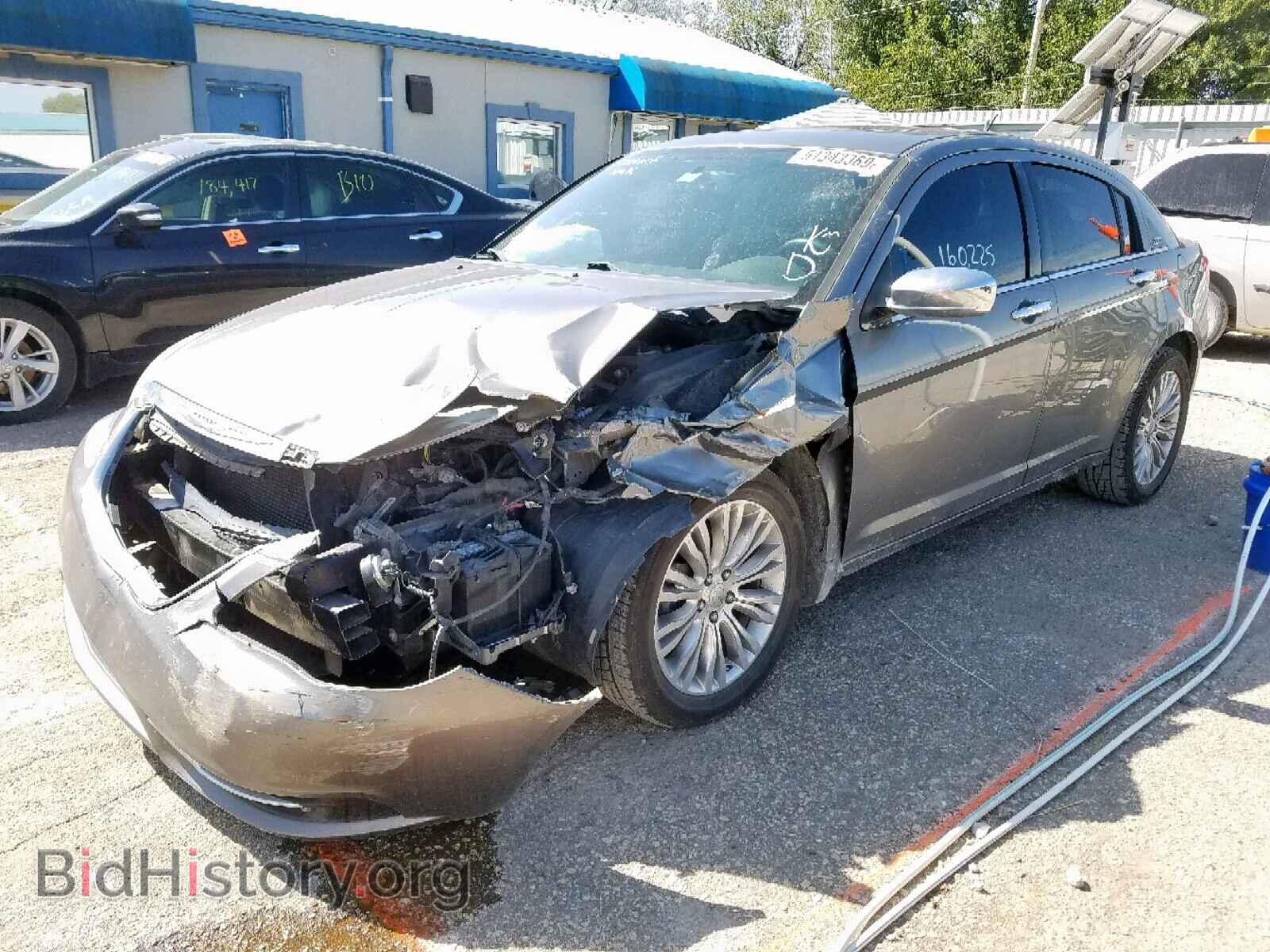 2011 CHRYSLER 200 - VIN: 1C3BC2FGXBN619215 - Фото 2
