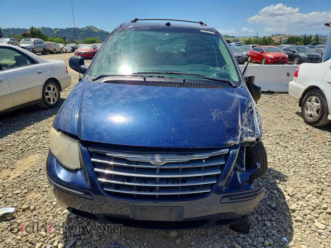 2005 CHRYSLER MINIVAN - VIN: 2C8GP64LX5R430910 - Photo 5