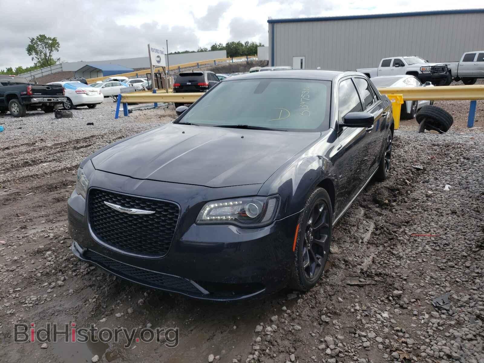 2019 CHRYSLER 300 - VIN: 2C3CCABG8KH559688 - Фото 2