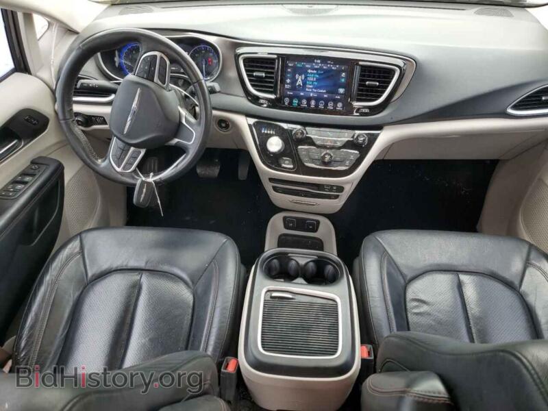 2020 Chrysler PACIFICA (VIN 2C4RC1EG2LR111217) — photo 8 of 13