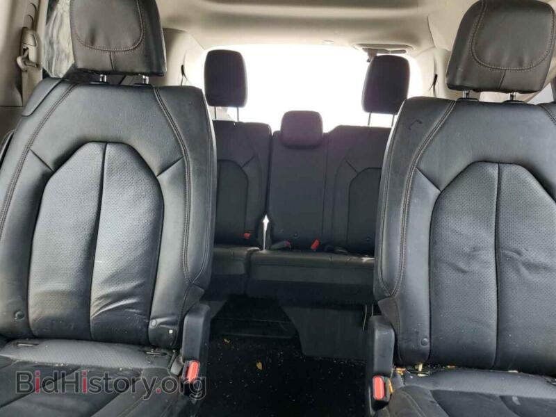 2020 Chrysler PACIFICA (VIN 2C4RC1EG2LR111217) — photo 10 of 13