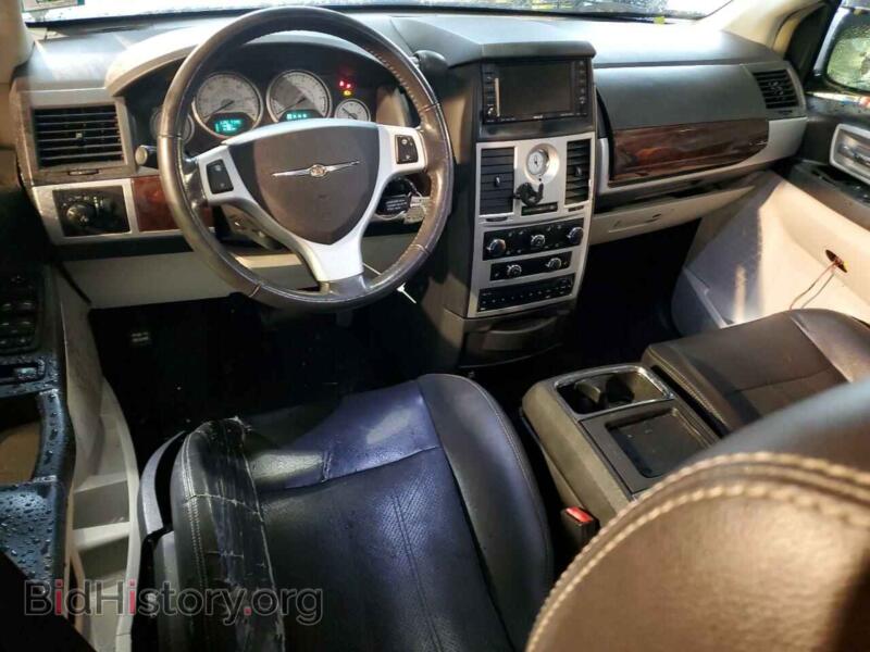 2010 Chrysler MINIVAN (VIN 2A4RR8D17AR502519) — photo 8 of 15