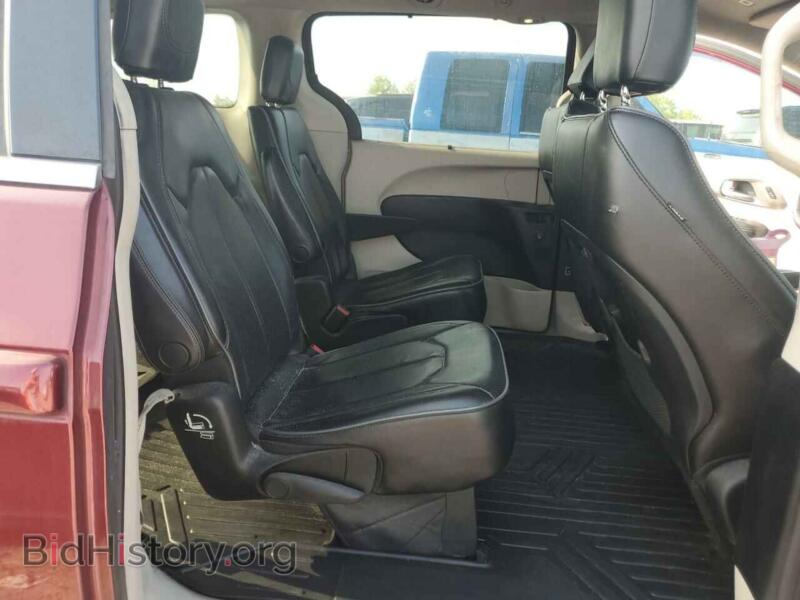 2018 Chrysler PACIFICA (VIN 2C4RC1GG2JR185599) — photo 10 of 12