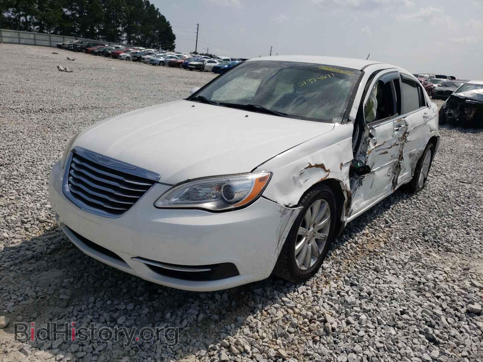 2011 CHRYSLER 200 - VIN: 1C3BC1FG4BN617485 - Фото 2