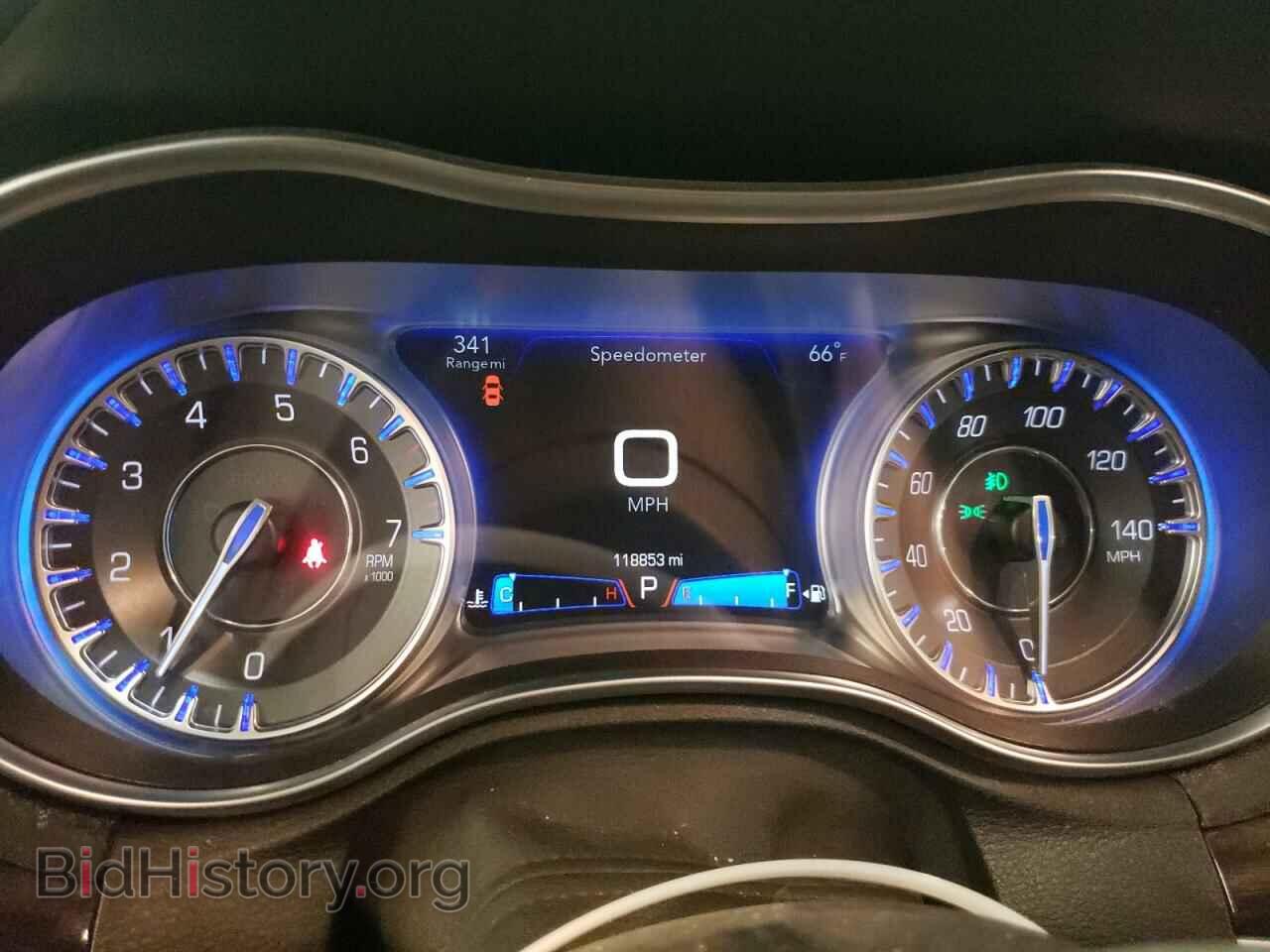 2016 CHRYSLER 300 - VIN: 2C3CCAAG2GH348981 - Фото 9