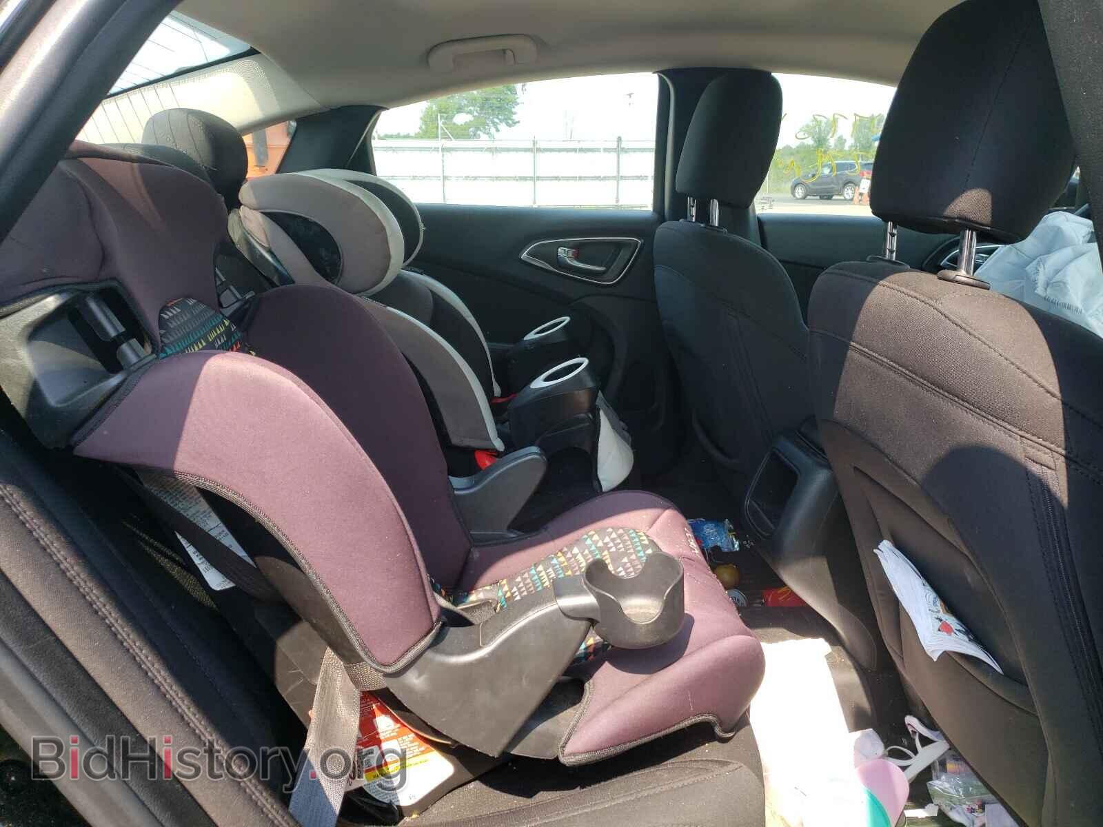 2016 CHRYSLER 200 - VIN: 1C3CCCAB8GN150140 - Фото 6