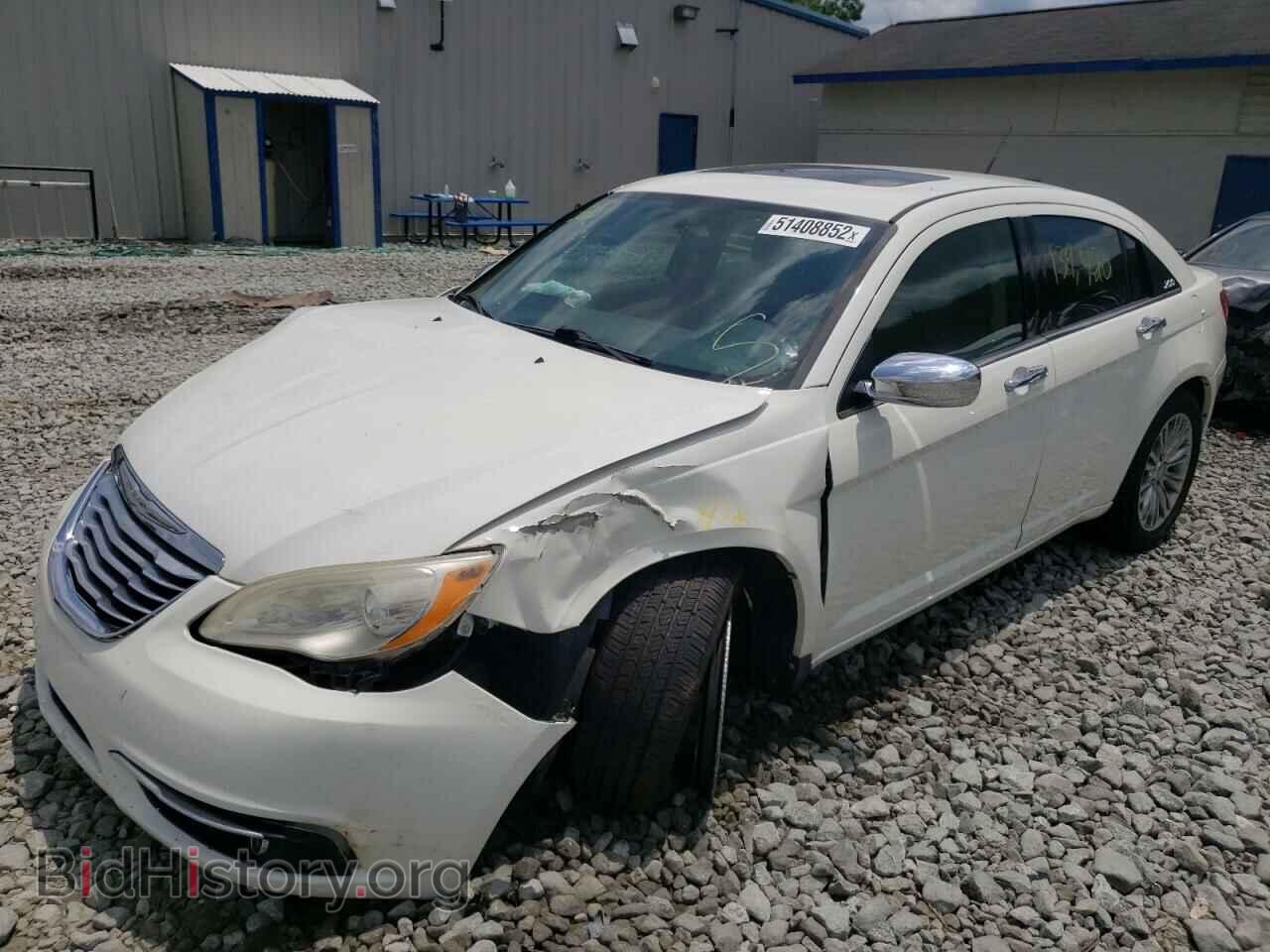 2011 CHRYSLER 200 - VIN: 1C3BC2FB5BN500637 - Photo 2