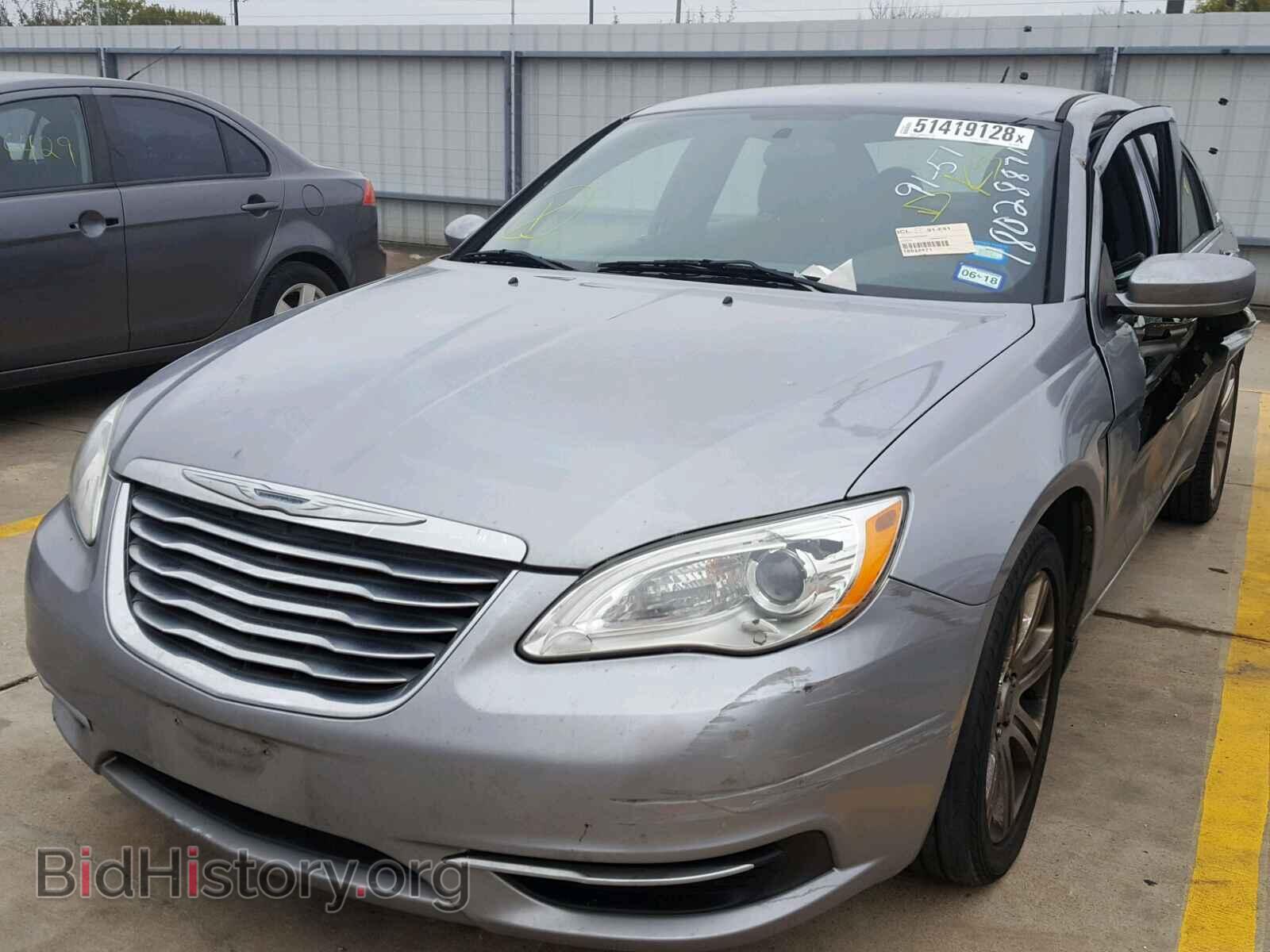 2013 CHRYSLER 200 - VIN: 1C3CCBAB8DN660381 - Фото 2
