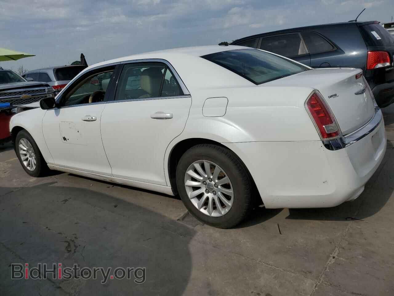 2013 CHRYSLER 300 - VIN: 2C3CCAAG2DH633711 - Фото 2