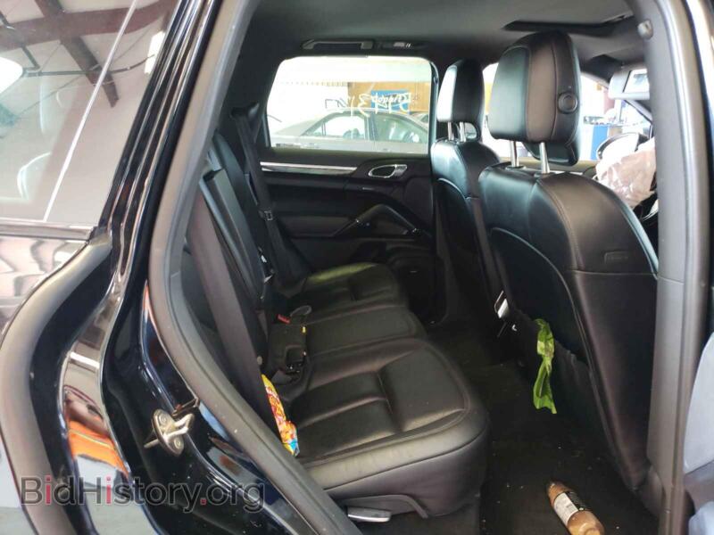 2017 Porsche CAYENNE (VIN WP1AA2A22HKA80204) — фото 6 из 10