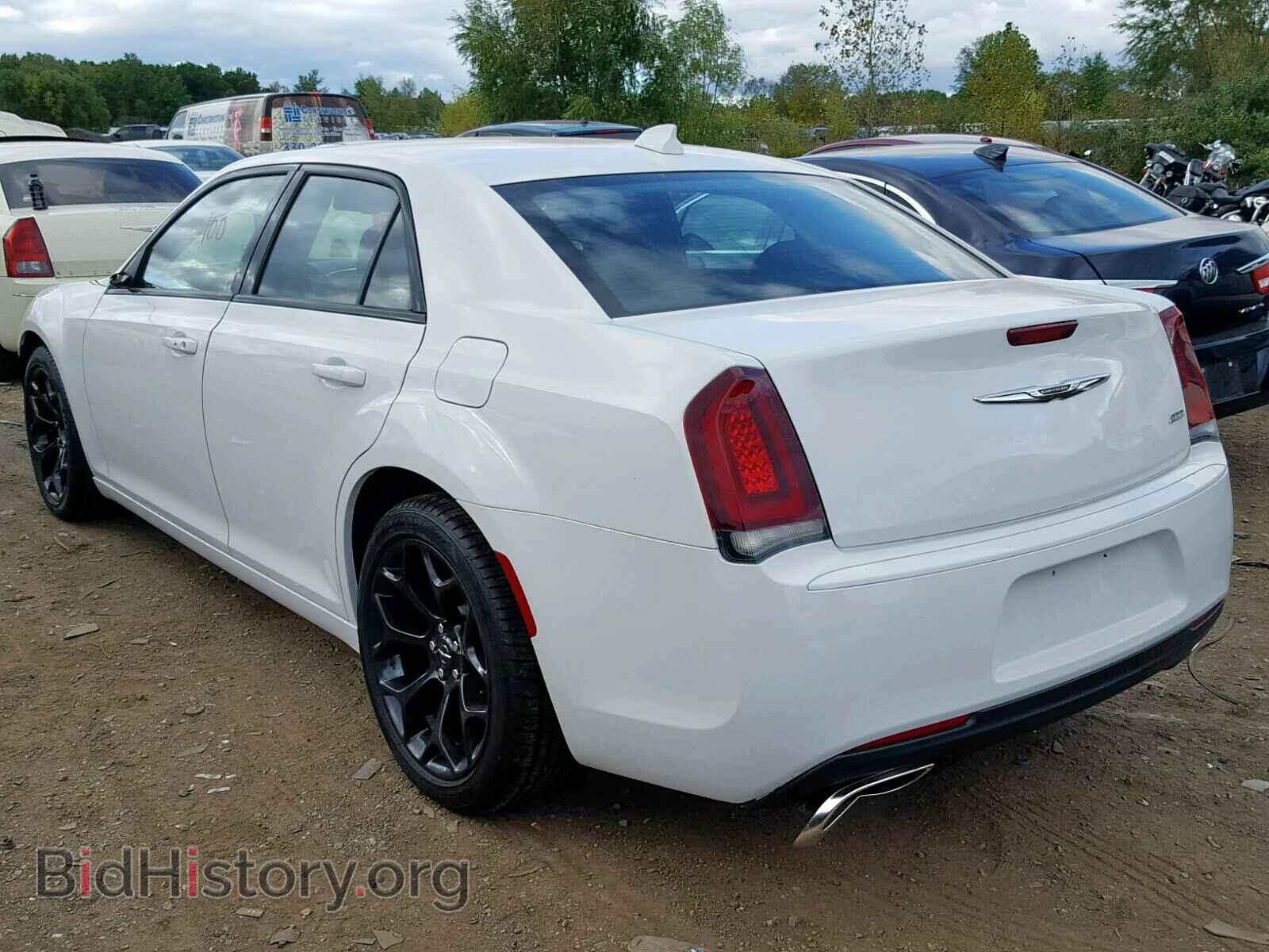 2019 CHRYSLER 300 - VIN: 2C3CCAAG8KH671585 - Фото 3