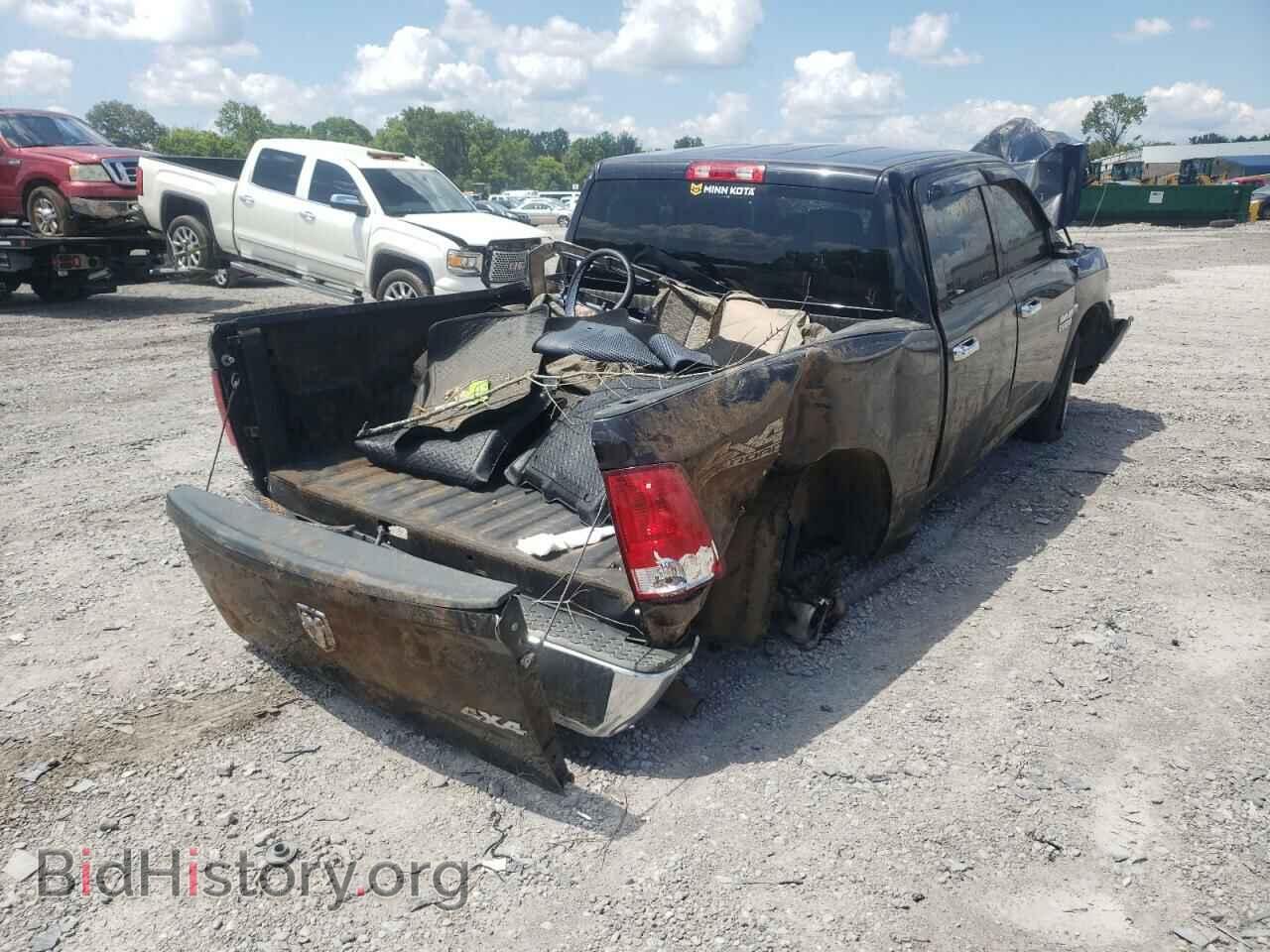 2017 RAM 1500 - VIN: 3C6RR7KT0HG555896 - Фото 4