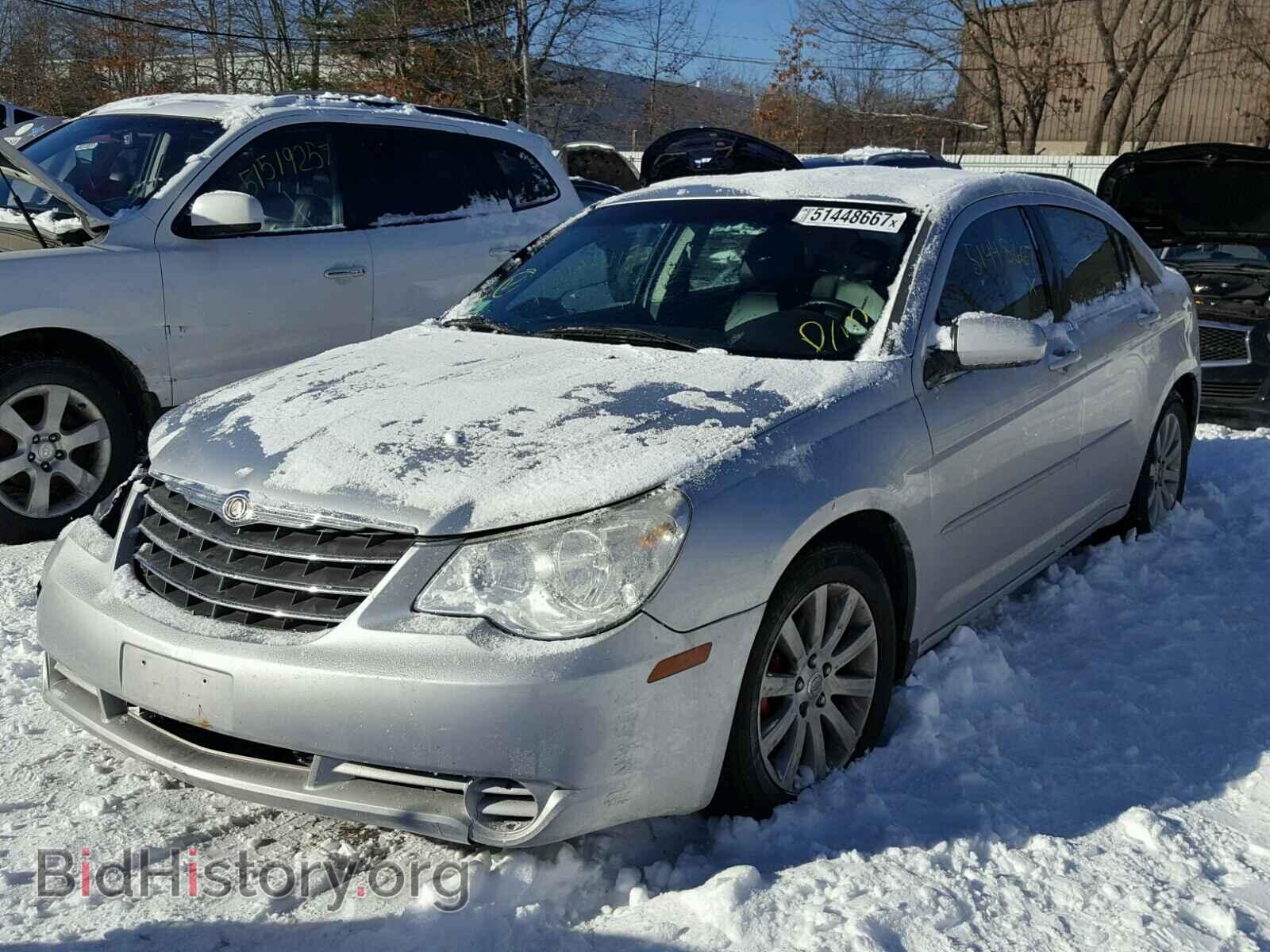 2010 CHRYSLER SEBRING - VIN: 1C3CC5FD2AN197077 - Фото 2