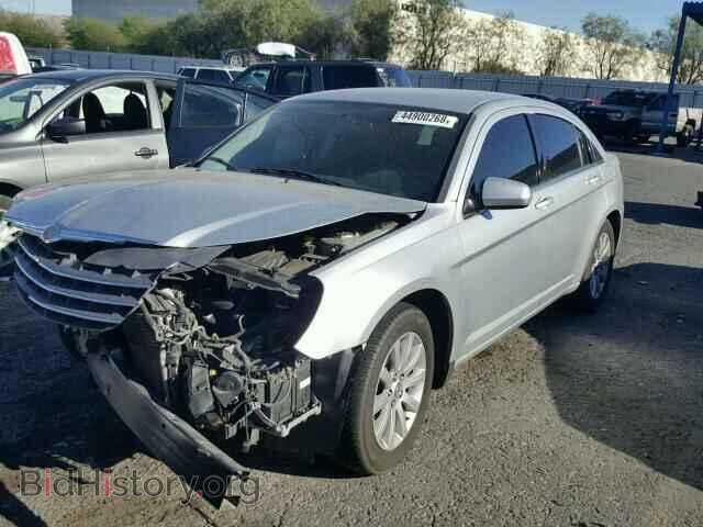 2010 CHRYSLER SEBRING - VIN: 1C3CC5FB2AN219142 - Photo 2